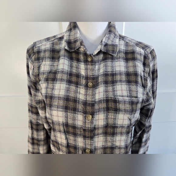 American Eagle Amazingly Sodt Plaid Button-Up Shirt - Picture 9 of 11